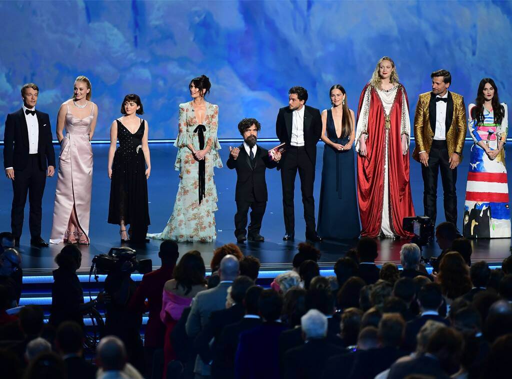 Para cast Game of Thrones di atas panggung Emmy Awards 2019 untuk membacakan salah satu nominasi